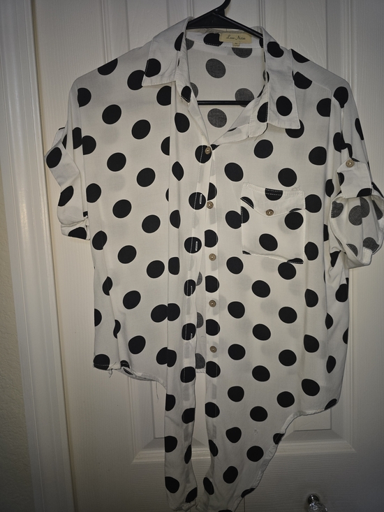 Love Notes Tops - Polka Dot Short-Sleeve Button-Up Shirt - Black/White